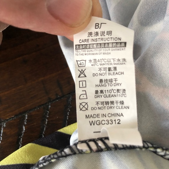 Cap sleeve ladies summer dress black with white yellow and red pattern size lg - Picture 3 of 3